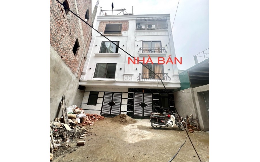 CƠ HỘI! Bán Nhà Sổ đỏ 32M x 5T khung cột bê tông móng bè chịu lực gia đình tự xây dựng. 
Từ T2 được 35m. Thiết kế 1 phòng Rộng/ tầng.